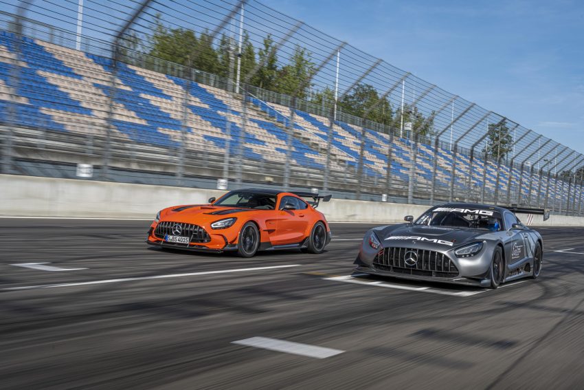 2021 Mercedes-AMG GT Black Series and AMG GT3 Racing Car - Front Three-Quarter Wallpaper 850x567 #18
