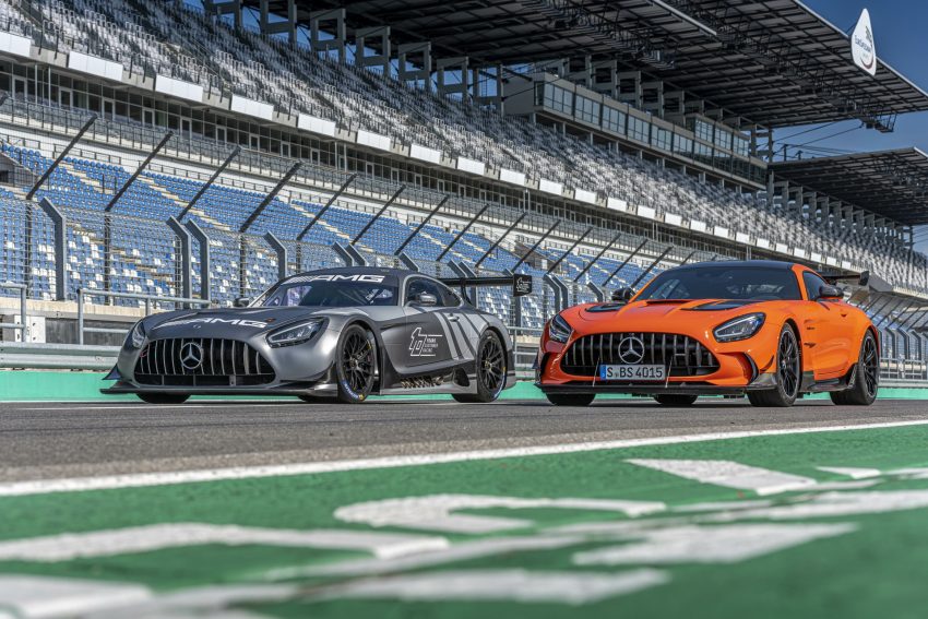 2021 Mercedes-AMG GT Black Series and AMG GT3 Racing Car - Front Three-Quarter Wallpaper 850x567 #23