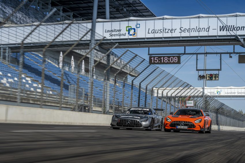 2021 Mercedes-AMG GT Black Series and AMG GT3 Racing Car - Front Wallpaper 850x567 #28
