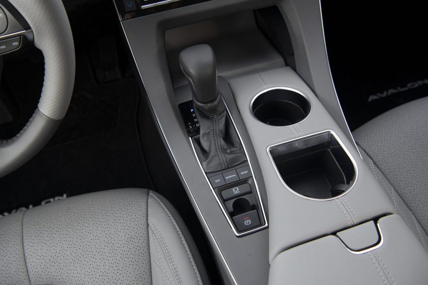 2021 Toyota Avalon Limited AWD - Central Console Wallpaper 850x567 #12