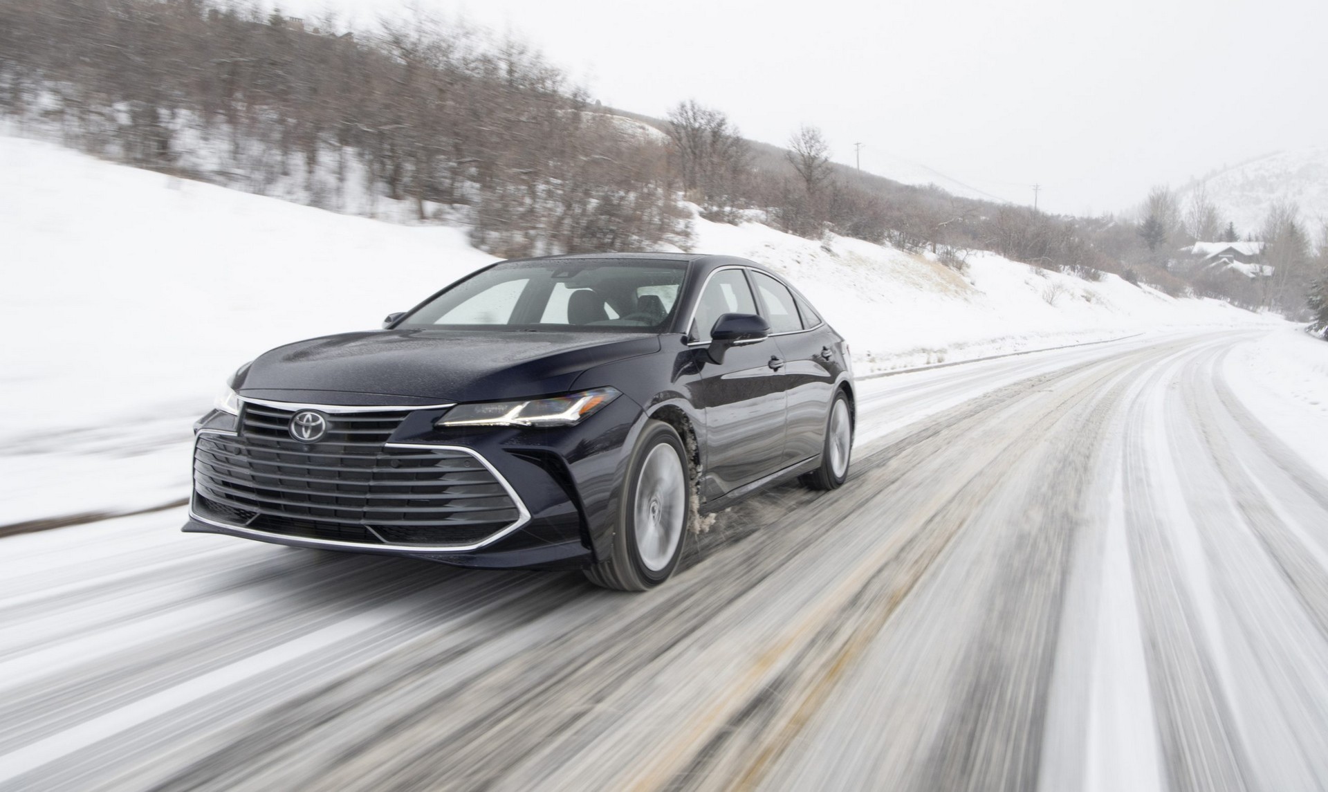 Download 2021 Toyota Avalon Limited AWD - Front Three-Quarter HD Wallpaper 1920x1145 #1