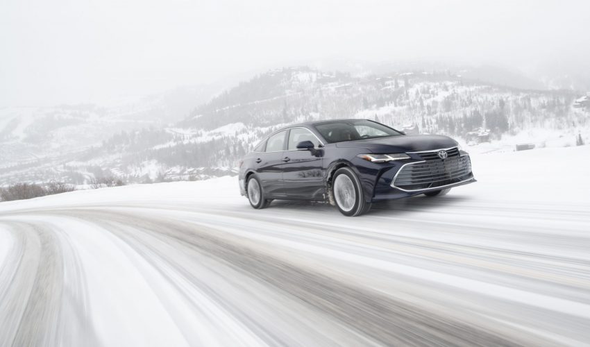 2021 Toyota Avalon Limited AWD - Front Three-Quarter Wallpaper 850x500 #2
