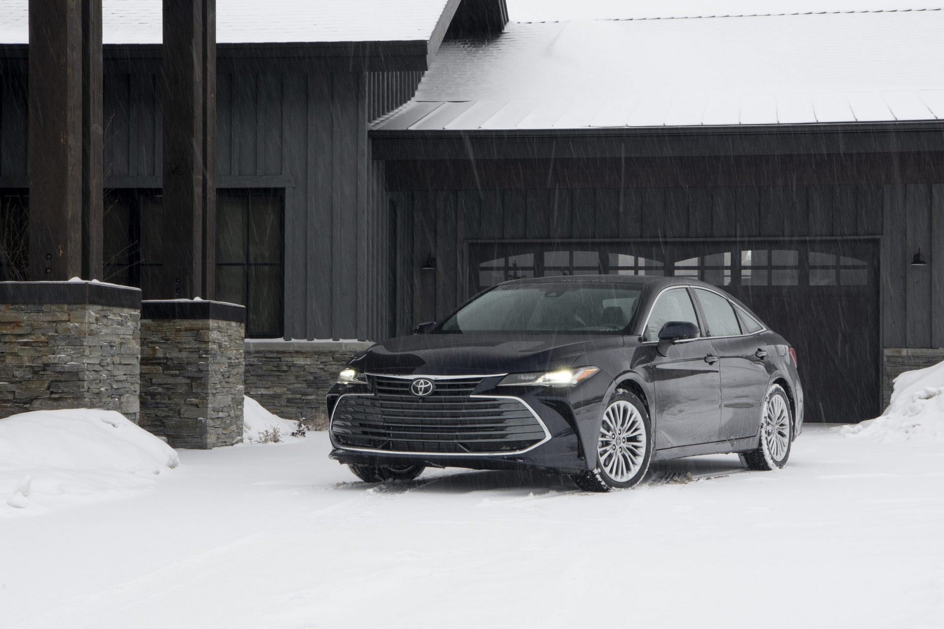 Download 2021 Toyota Avalon Limited AWD - Front Three-Quarter HD Wallpaper 1920x1280 #7