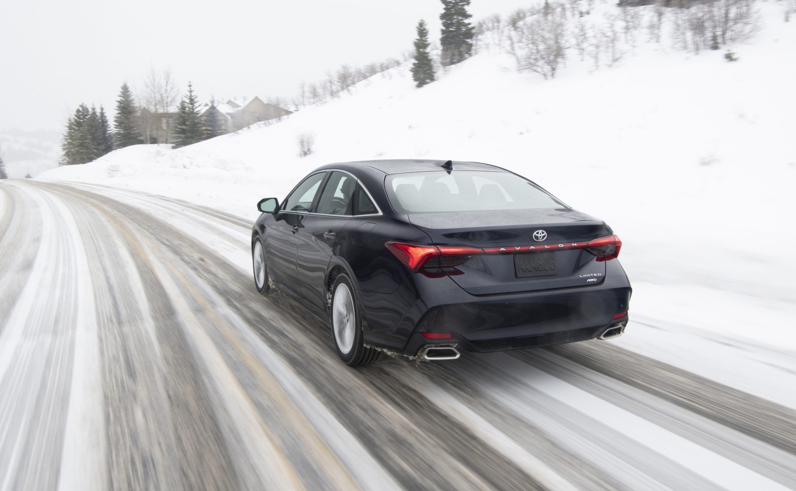 Download 2021 Toyota Avalon Limited AWD - Rear Three-Quarter HD Wallpaper 2560x1579 #6