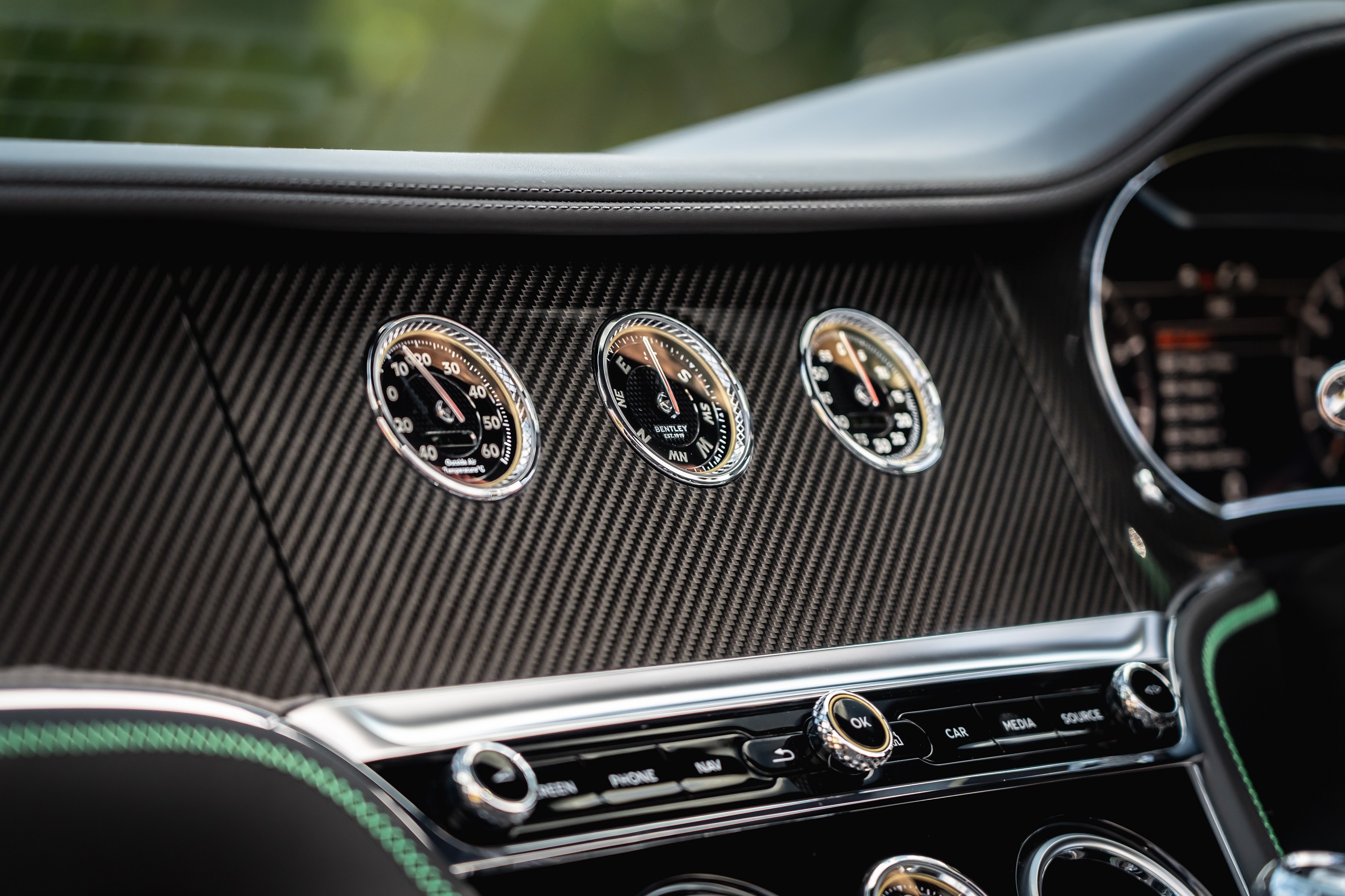 Download 2021 Bentley Continental GT Convertible - Central Console HD Wallpaper 2560x1706 #28