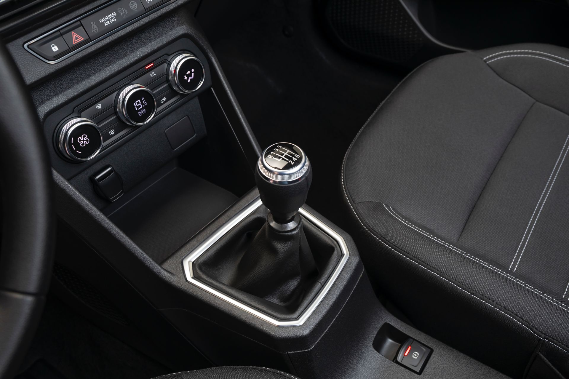 Download 2021 Dacia Sandero - Central Console HD Wallpaper 1920x1279 #79