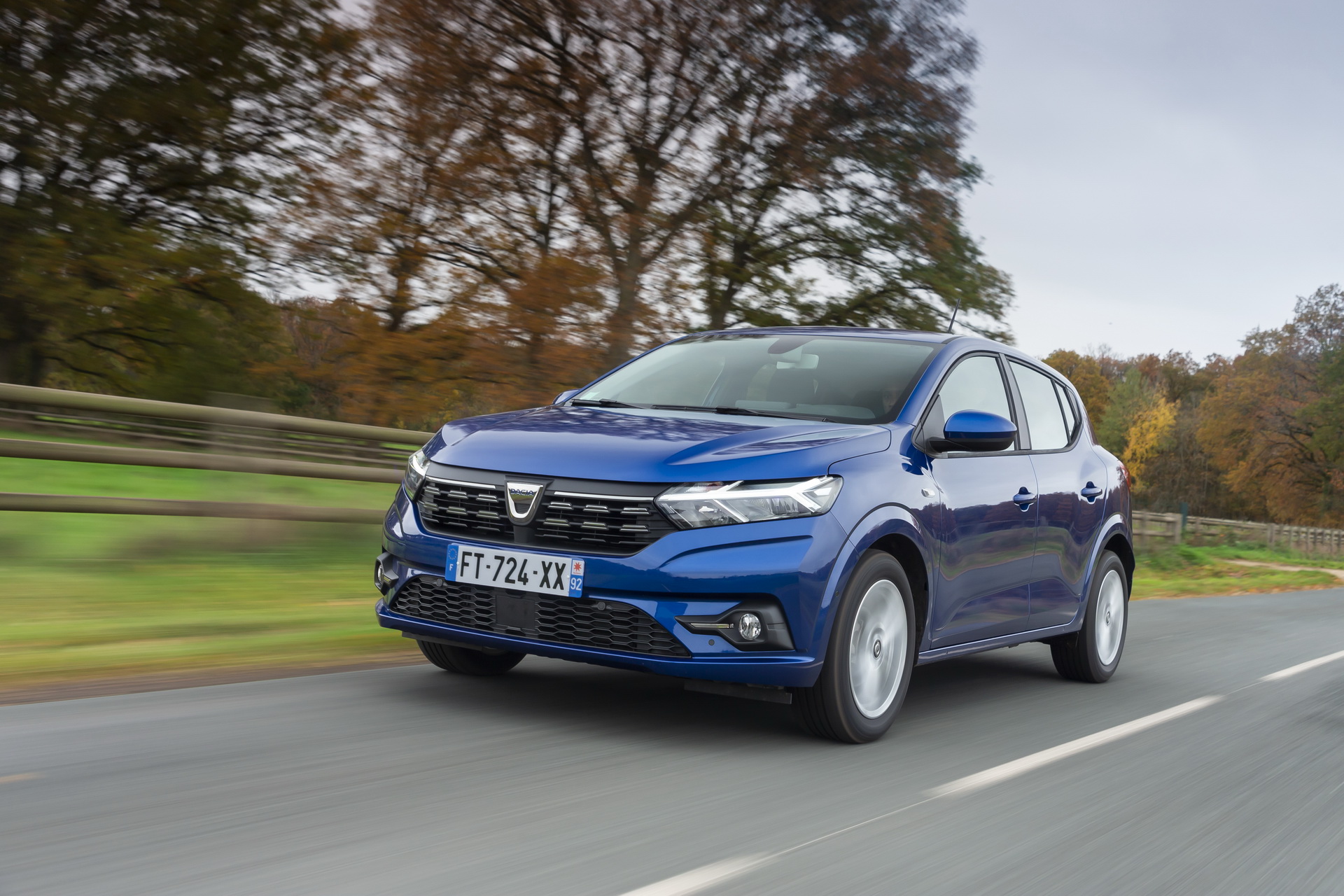 Download 2021 Dacia Sandero - Front Three-Quarter HD Wallpaper 1920x1280 #1