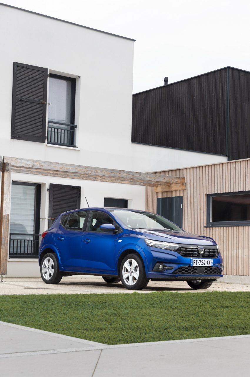 2021 Dacia Sandero - Front Three-Quarter Phone Wallpaper 850x1277 #21