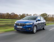 2021 Dacia Sandero - Front Three-Quarter Wallpaper 190x150