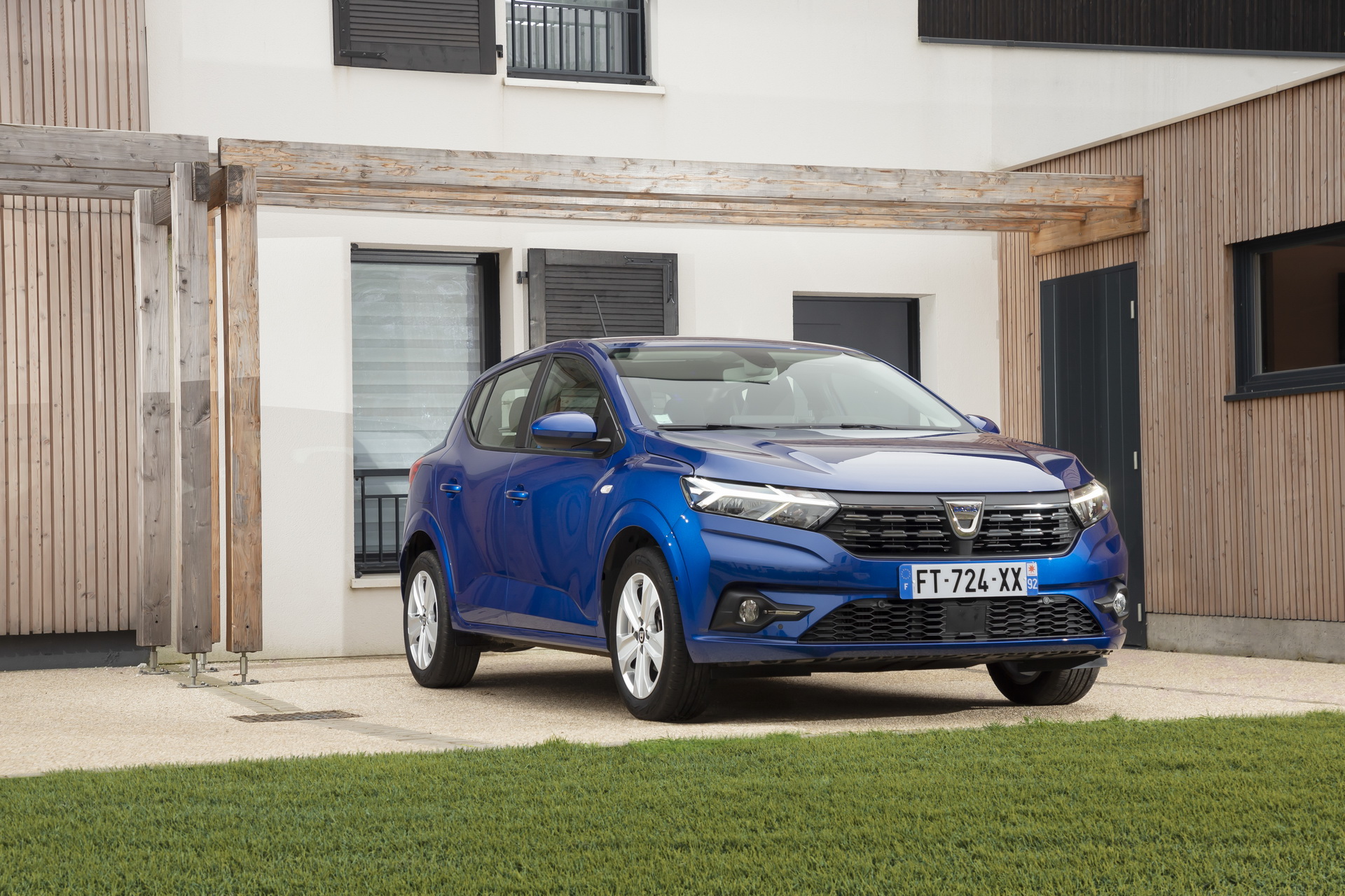 Download 2021 Dacia Sandero - Front Three-Quarter HD Wallpaper 1920x1280 #22
