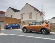 2021 Dacia Sandero - Front Three-Quarter Wallpaper 190x150