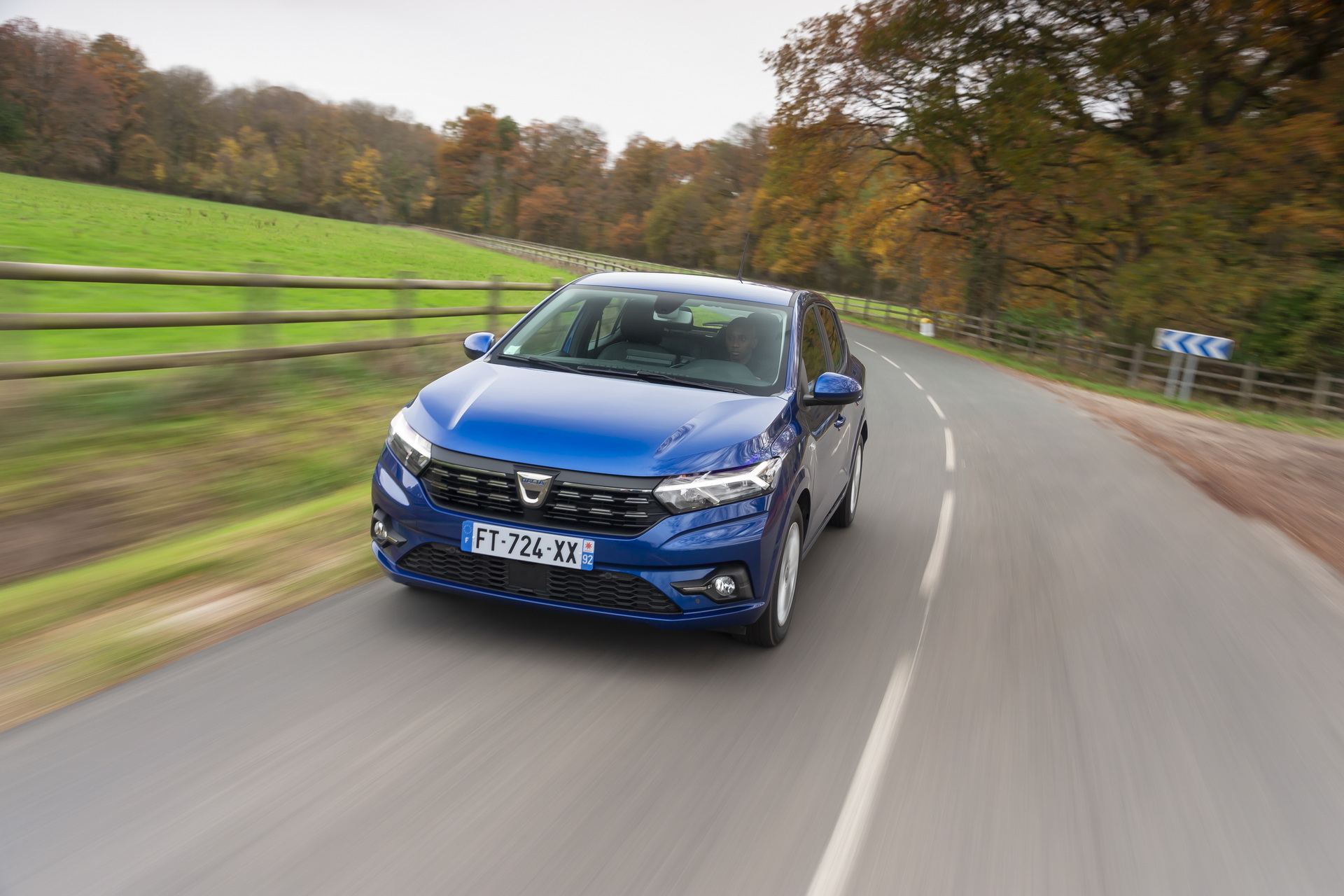 Download 2021 Dacia Sandero - Front HD Wallpaper 1920x1280 #2