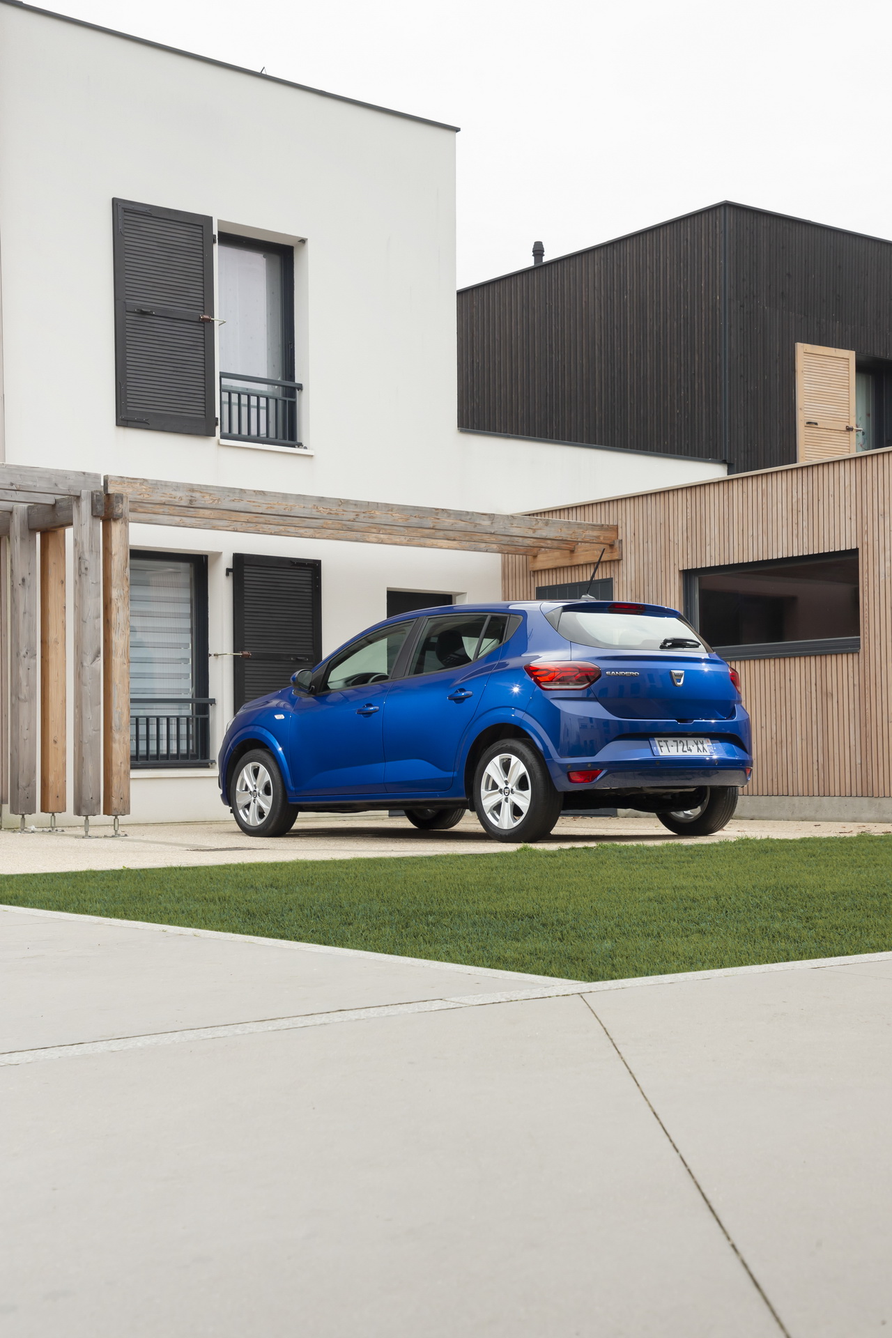 Download 2021 Dacia Sandero - Rear Three-Quarter HD Phone Wallpaper 1280x1920 #30