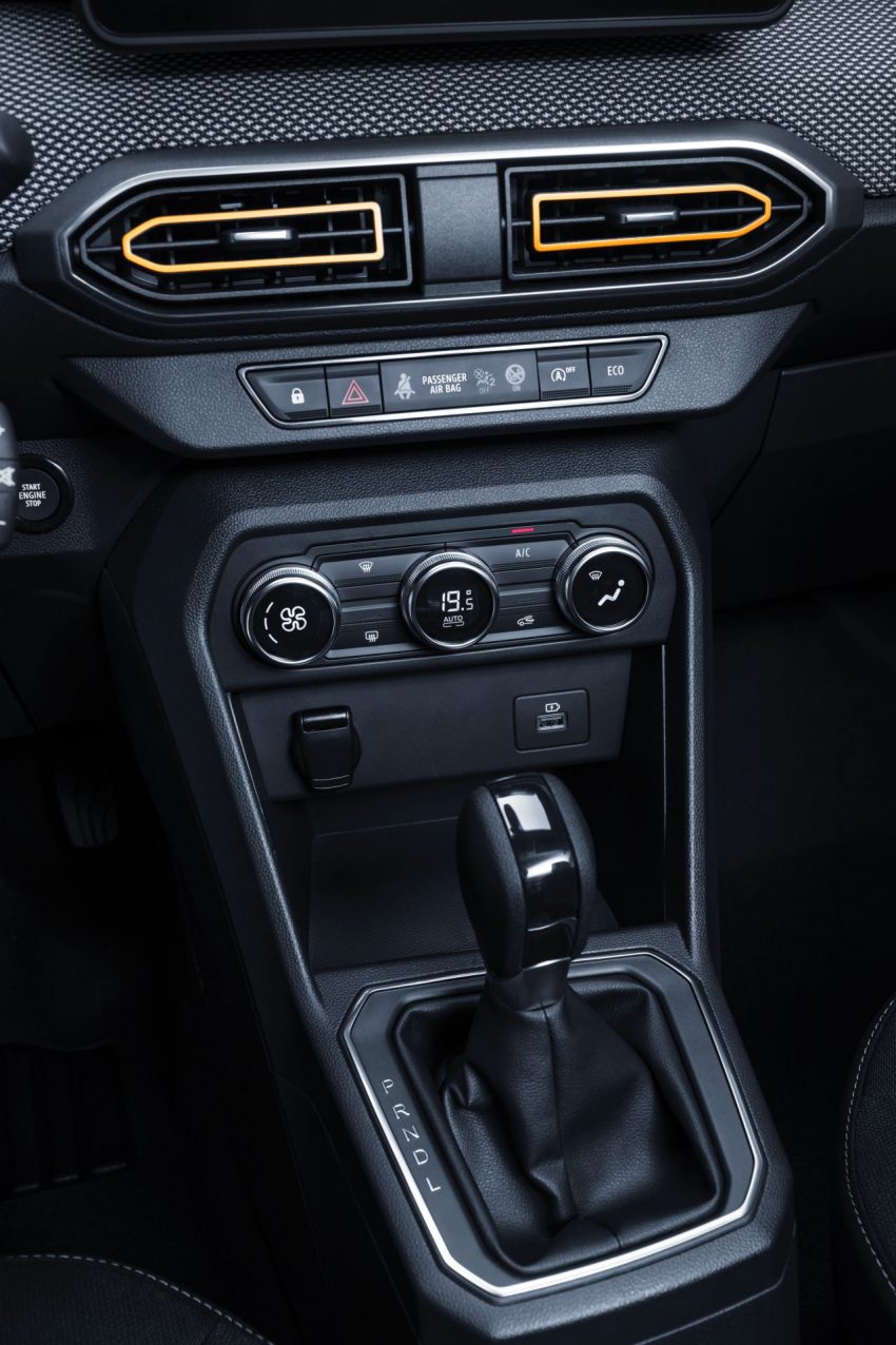 2021 Dacia Sandero Stepway - Central Console Phone Wallpaper 850x1276 #49