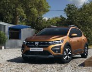 2021 Dacia Sandero Stepway - Front Three-Quarter Wallpaper 190x150