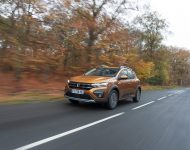 2021 Dacia Sandero Stepway - Front Three-Quarter Wallpaper 190x150