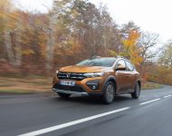 2021 Dacia Sandero Stepway - Front Three-Quarter Wallpaper 190x150
