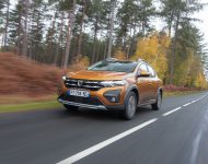 2021 Dacia Sandero Stepway - Front Three-Quarter Wallpaper 190x150