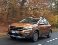 2021 Dacia Sandero Stepway - Front Three-Quarter Wallpaper 190x150