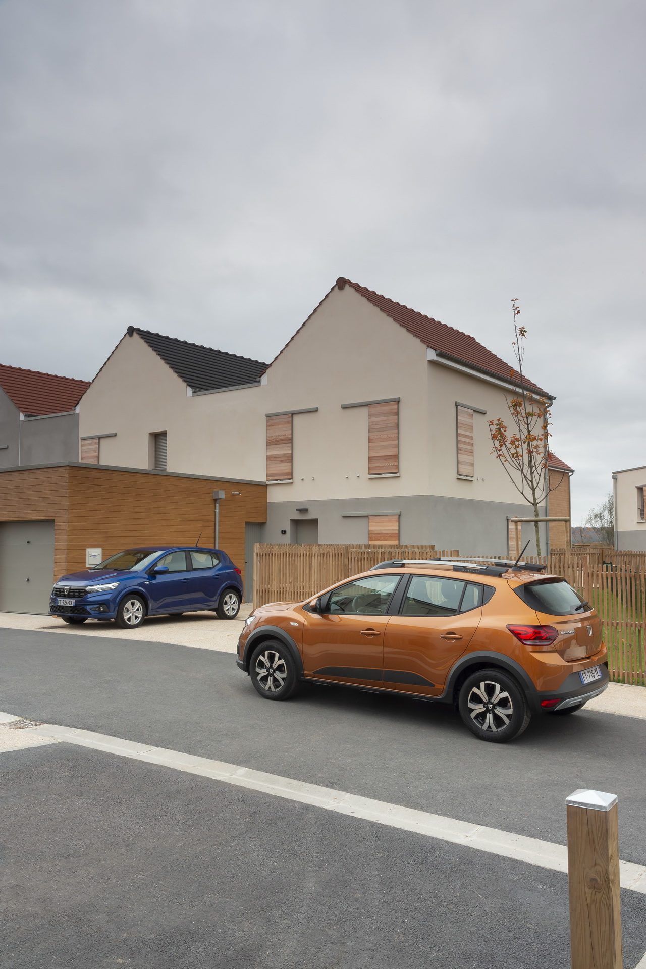 Download 2021 Dacia Sandero Stepway and Dacia Logan HD Phone Wallpaper 1280x1920 #19