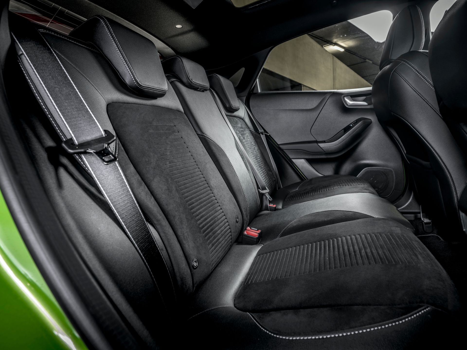 Download 2021 Ford Puma ST - Interior, Rear Seats HD Wallpaper 1920x1440 #52