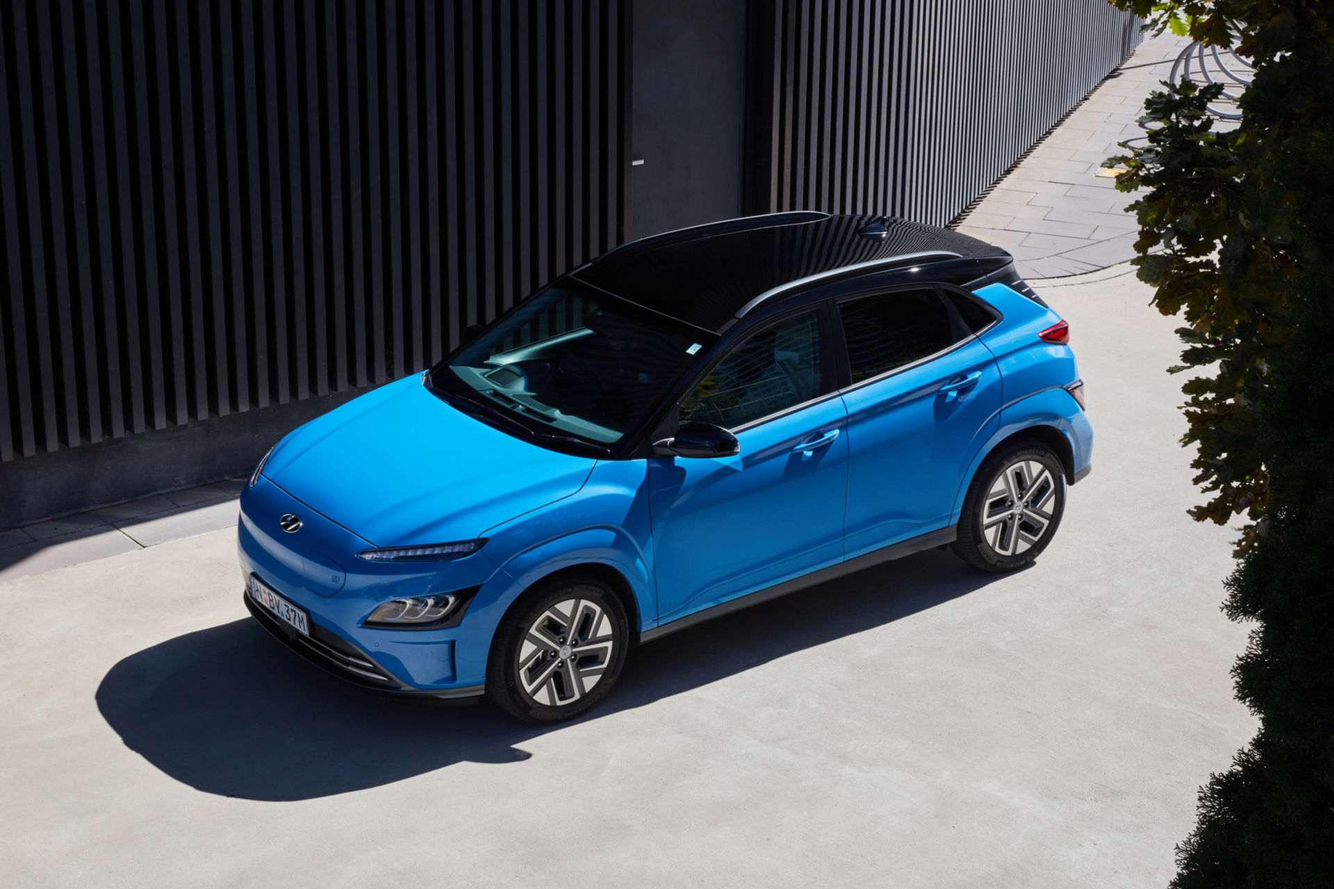 Download 2021 Hyundai Kona Electric - Front Three-Quarter HD Wallpaper 1920x1280 #32