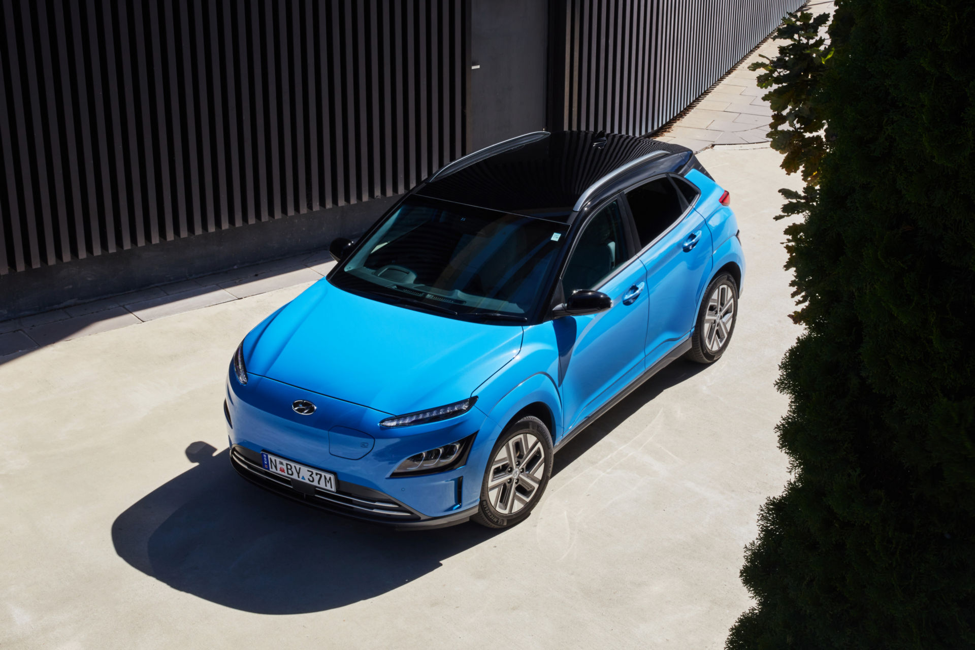 Download 2021 Hyundai Kona Electric - Front Three-Quarter HD Wallpaper 1920x1280 #34