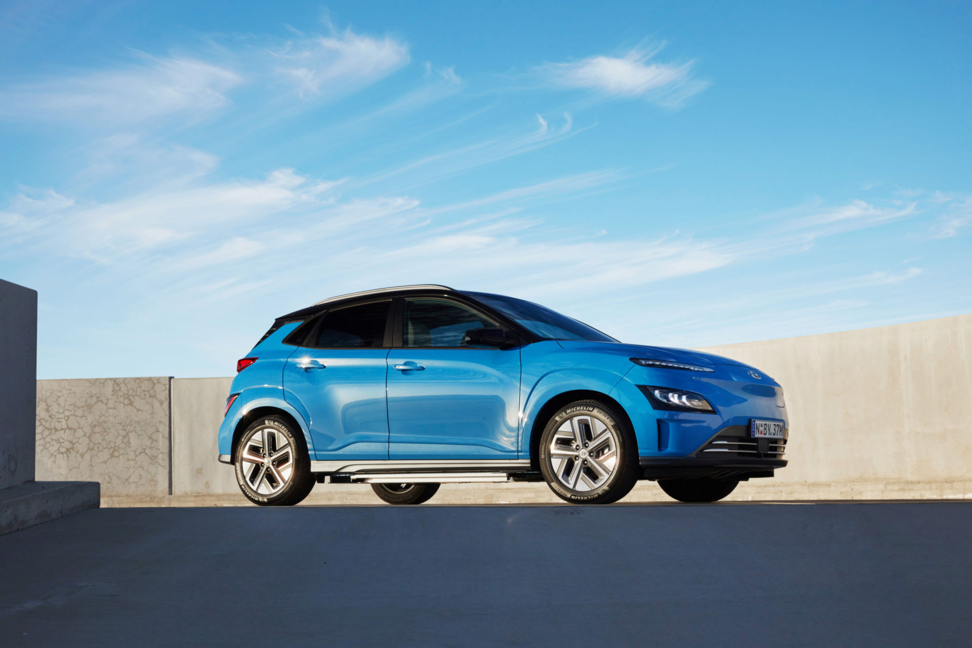 Download 2021 Hyundai Kona Electric - Front Three-Quarter HD Wallpaper 1920x1280 #36