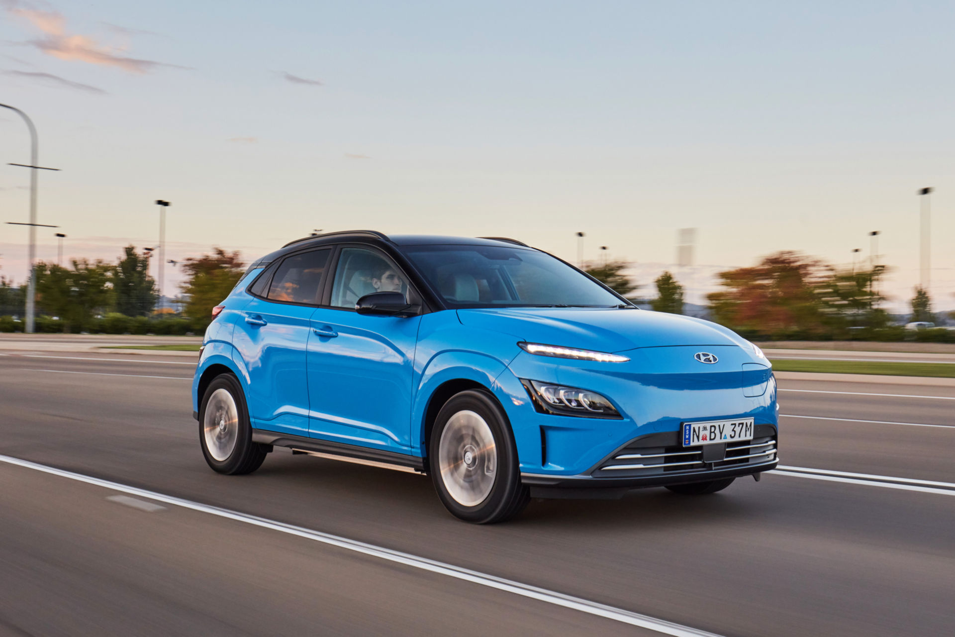 Download 2021 Hyundai Kona Electric - Front Three-Quarter HD Wallpaper 1920x1280 #30