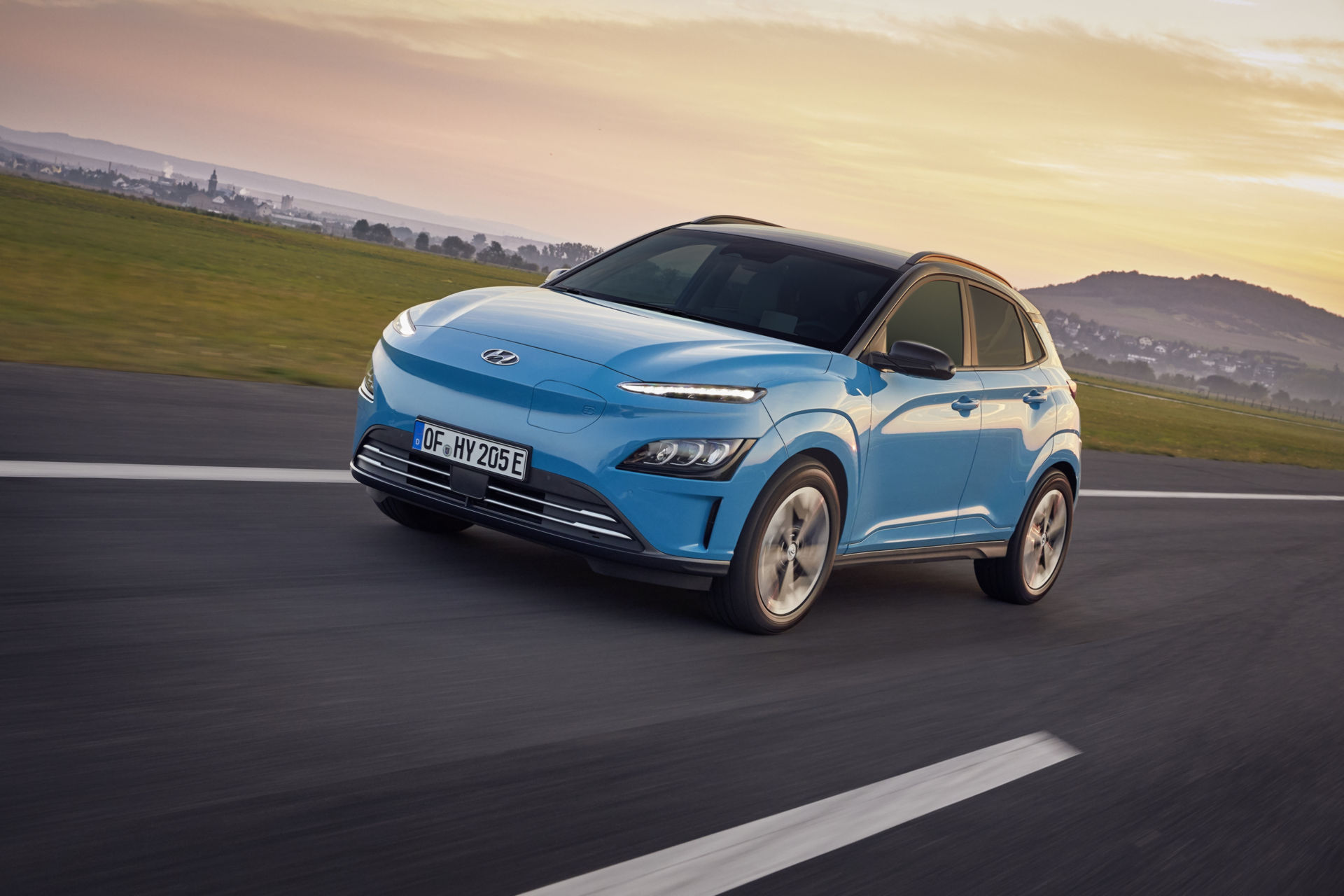 Download 2021 Hyundai Kona Electric - Front Three-Quarter HD Wallpaper 1920x1280 #73