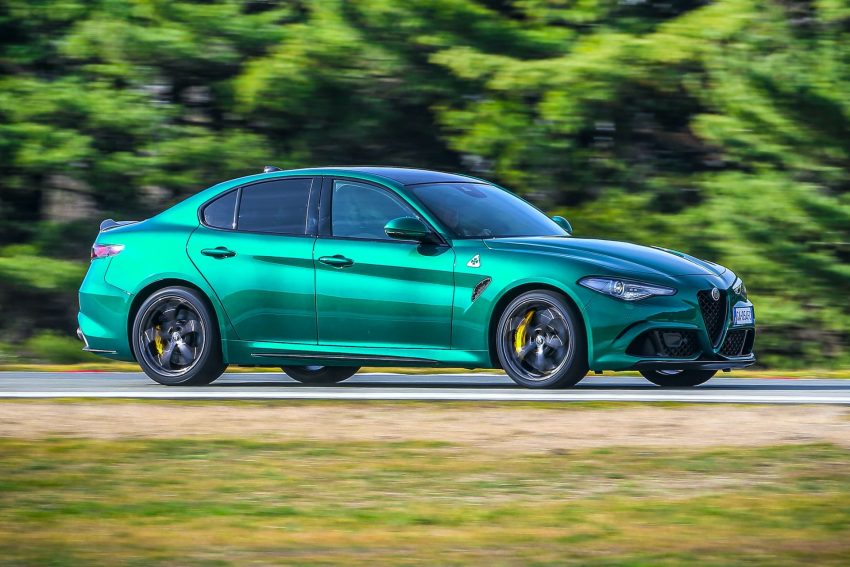 2020 Alfa Romeo Giulia Quadrifoglio - Front Three-Quarter Wallpaper 850x567 #13