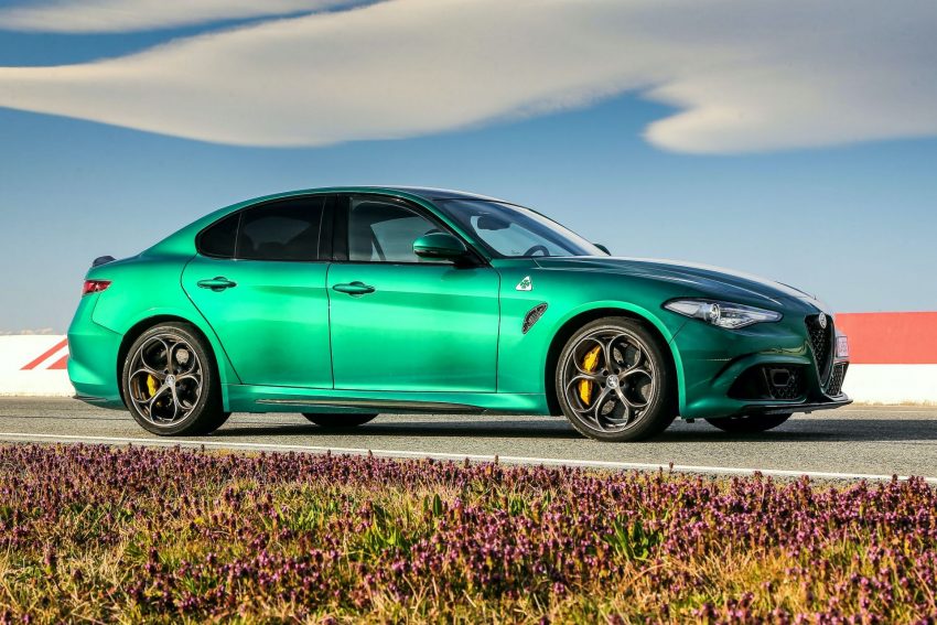 2020 Alfa Romeo Giulia Quadrifoglio - Front Three-Quarter Wallpaper 850x567 #19