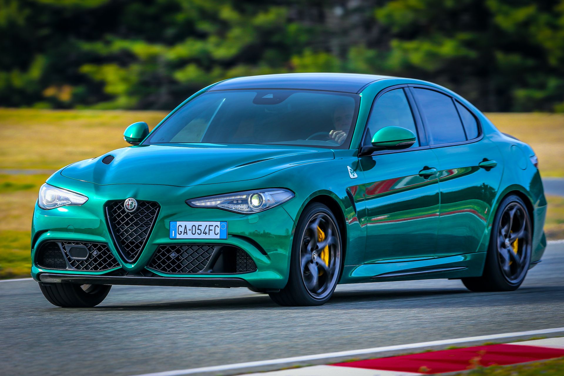 Download 2020 Alfa Romeo Giulia Quadrifoglio - Front Three-Quarter HD Wallpaper 1920x1280 #3