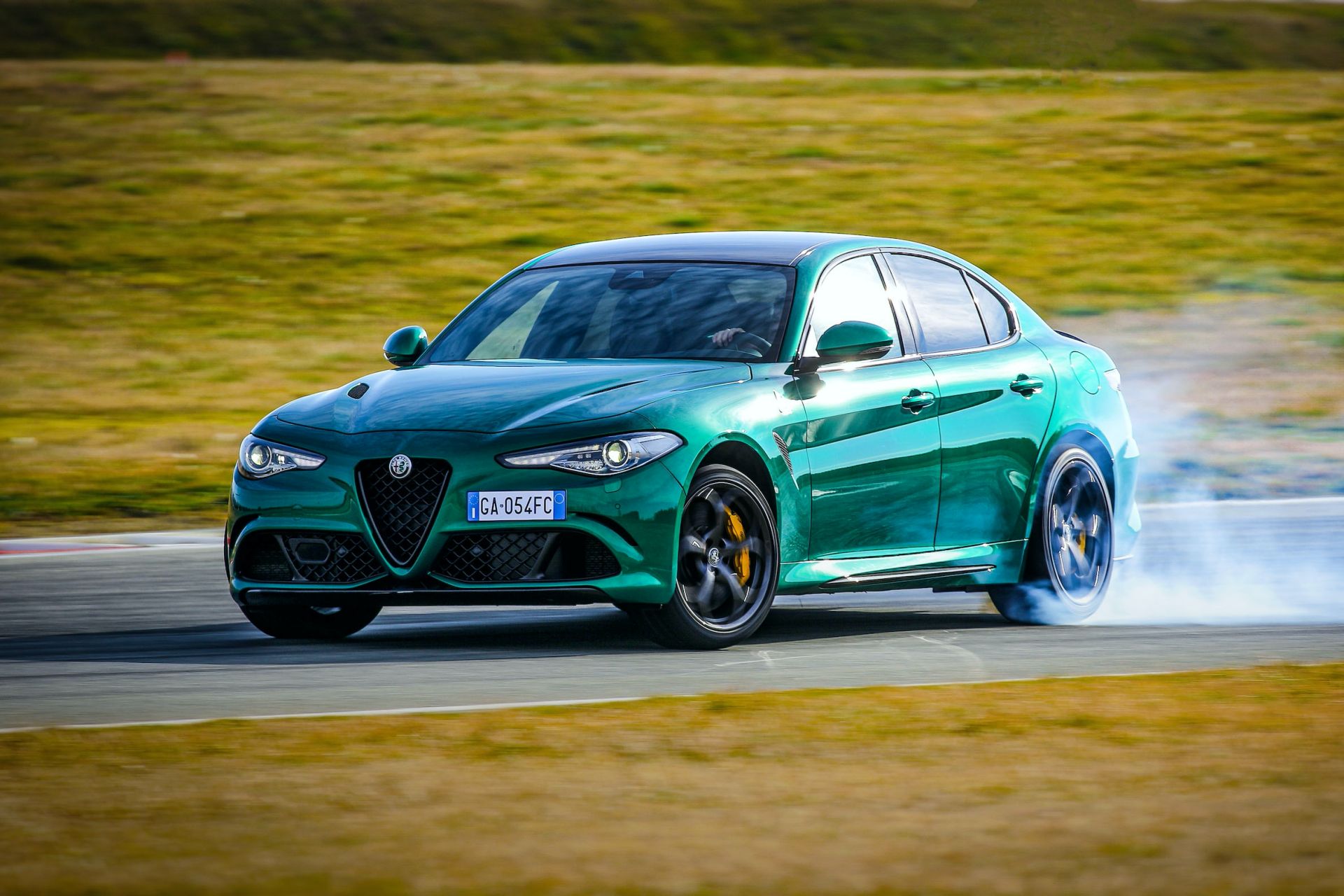 Download 2020 Alfa Romeo Giulia Quadrifoglio - Front Three-Quarter HD Wallpaper 1920x1280 #1