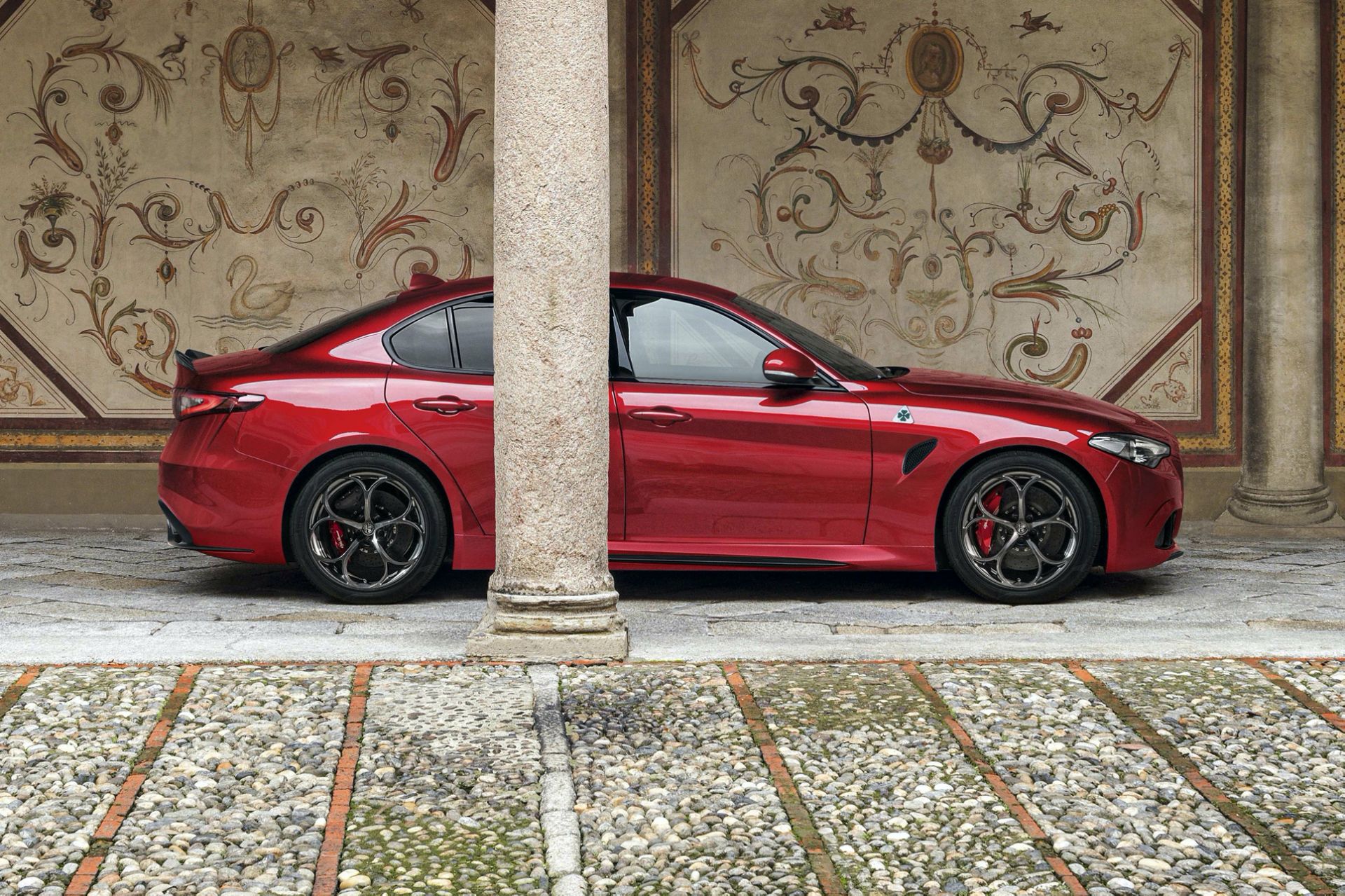 Download 2020 Alfa Romeo Giulia Quadrifoglio - Side HD Wallpaper 1920x1279 #22