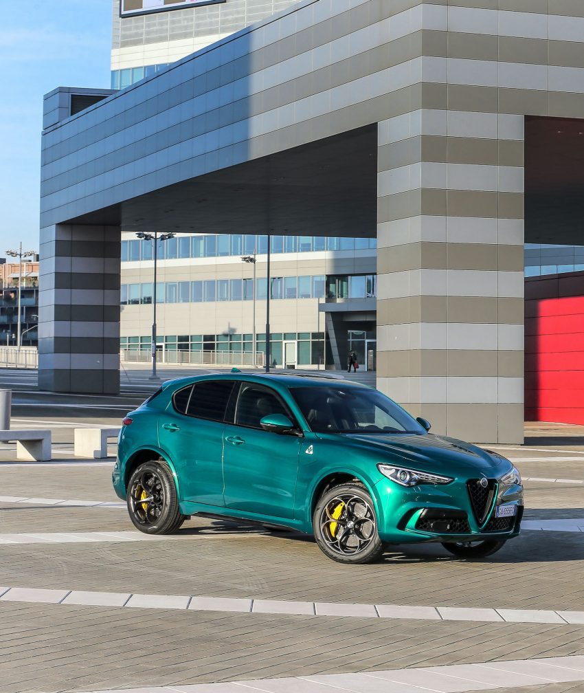 2020 Alfa Romeo Stelvio Quadrifoglio - Front Three-Quarter Phone Wallpaper 850x1008 #12
