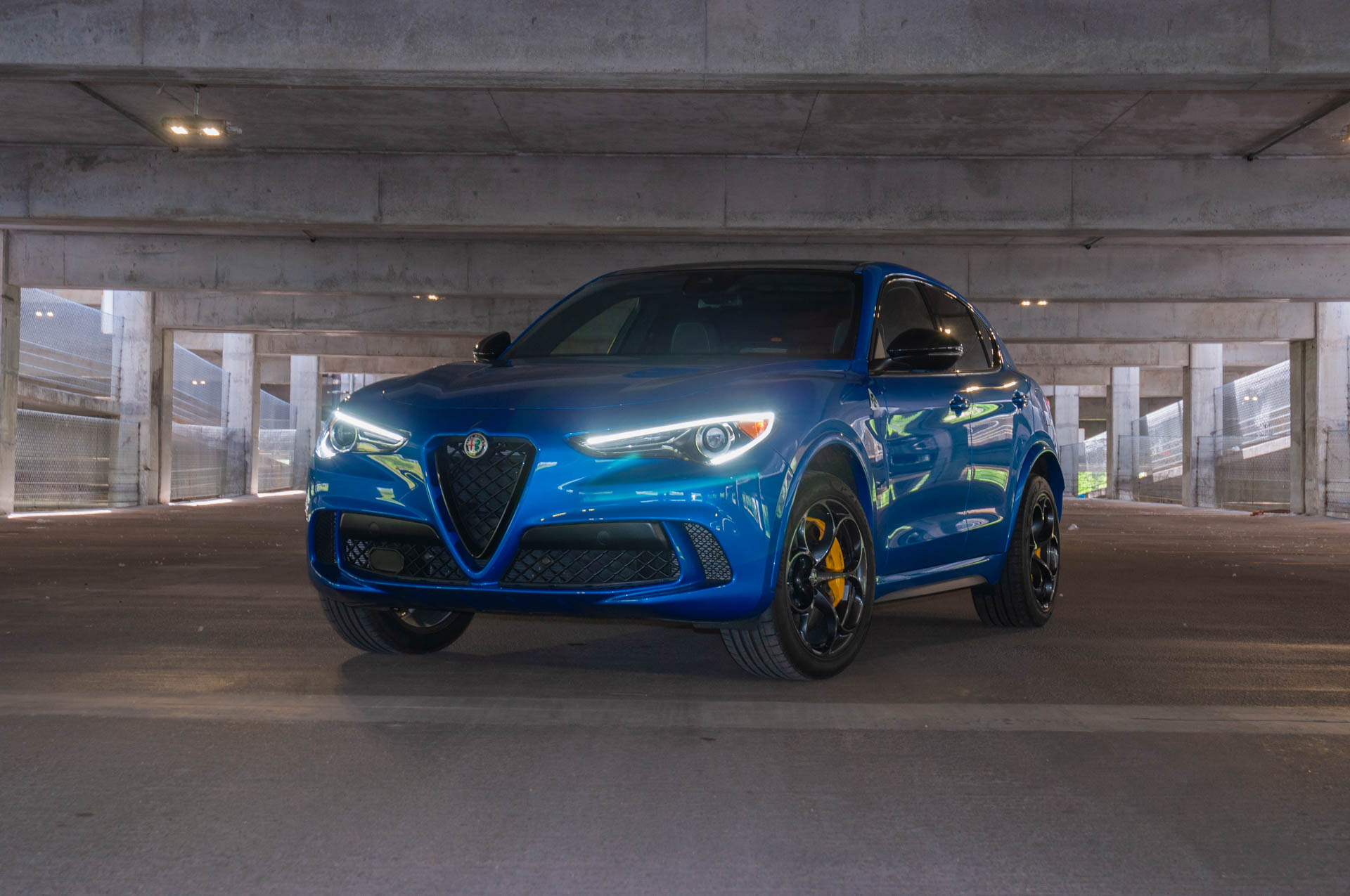 Download 2020 Alfa Romeo Stelvio Quadrifoglio - Front Three-Quarter HD Wallpaper 1920x1275 #25