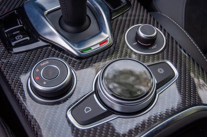 2020 Alfa Romeo Stelvio Quadrifoglio - Interior, Detail Wallpaper 850x564 #55
