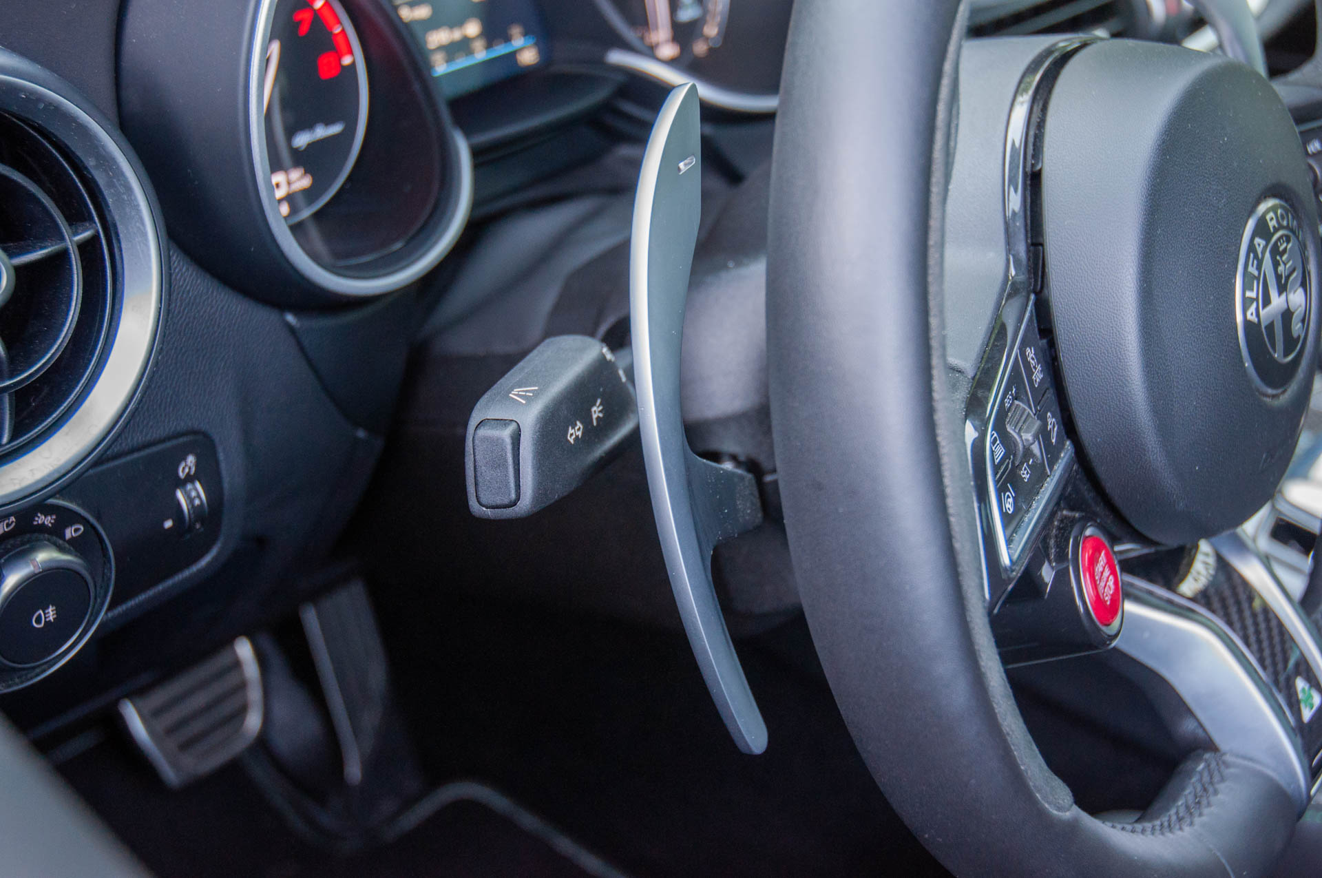 Download 2020 Alfa Romeo Stelvio Quadrifoglio - Interior, Steering Wheel HD Wallpaper 1920x1275 #56