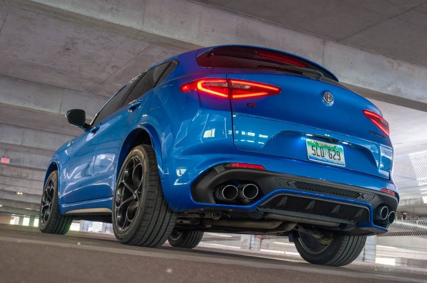 2020 Alfa Romeo Stelvio Quadrifoglio - Rear Three-Quarter Wallpaper 850x564 #34