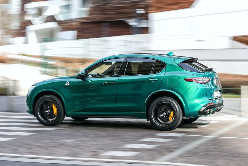 2020 Alfa Romeo Stelvio Quadrifoglio - Rear Three-Quarter Wallpaper 850x567 #3