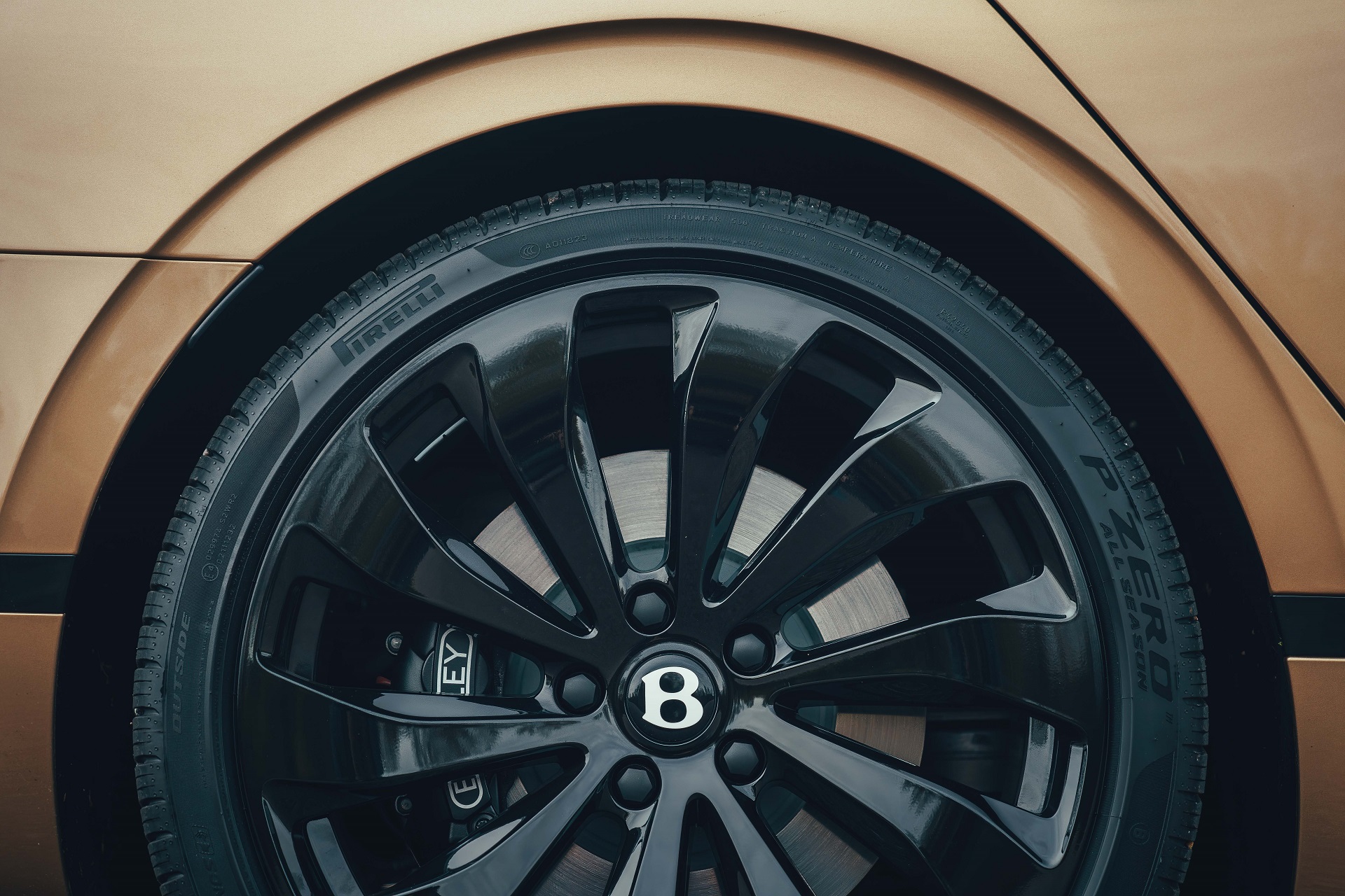 Download 2021 Bentley Flying Spur V8 - Brakes HD Wallpaper 1920x1280 #46
