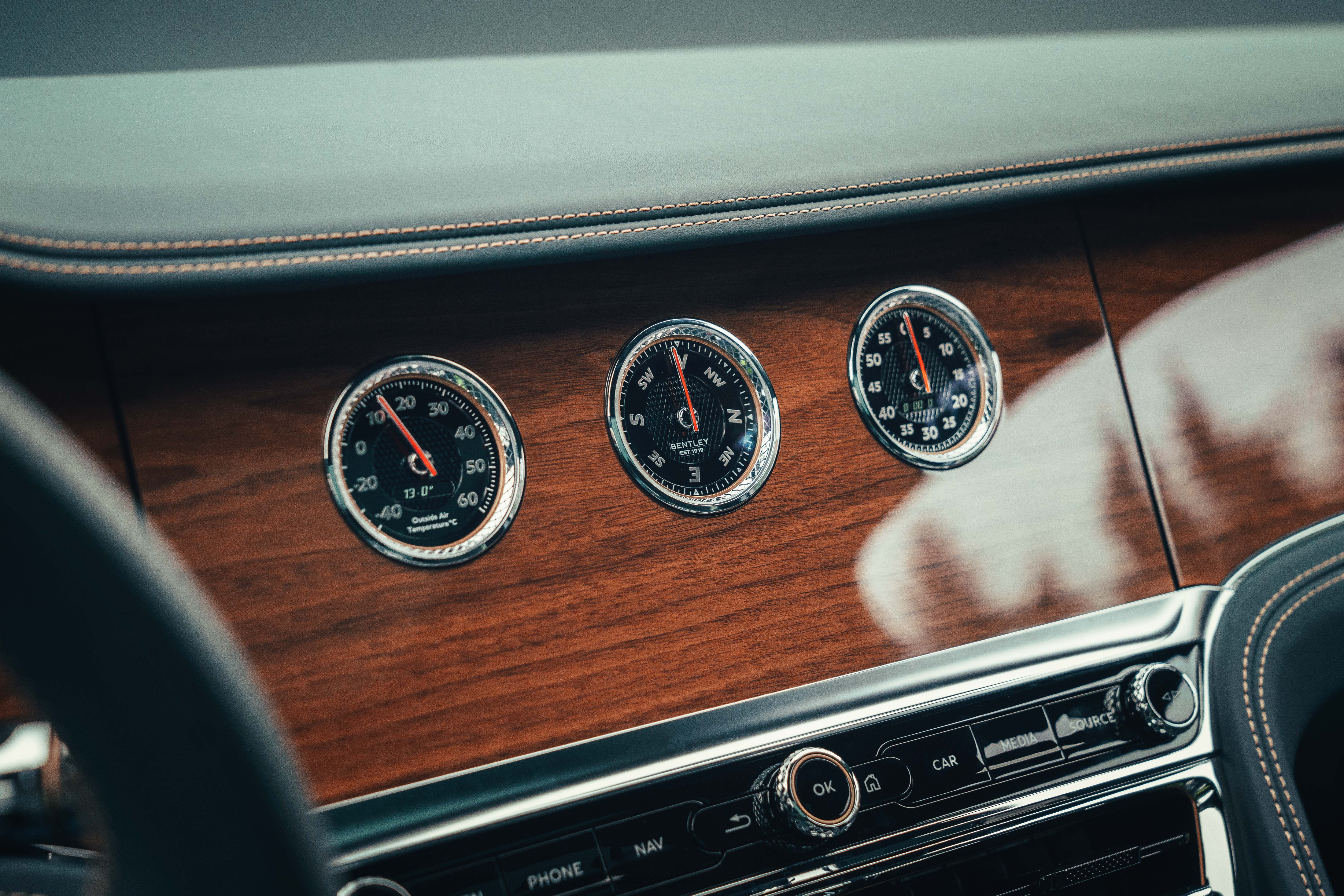 Download 2021 Bentley Flying Spur V8 - Central Console HD Wallpaper 7084x4725 #74