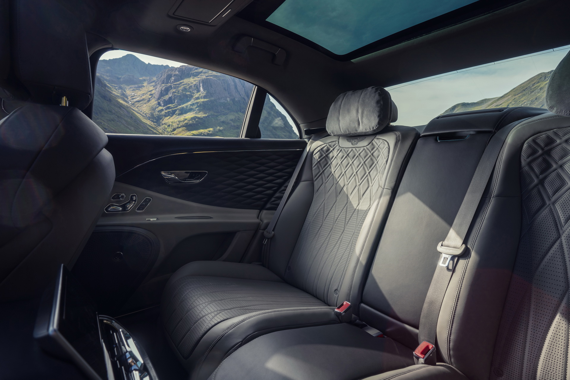 Download 2021 Bentley Flying Spur V8 - Interior, Rear Seats HD Wallpaper 1920x1280 #18