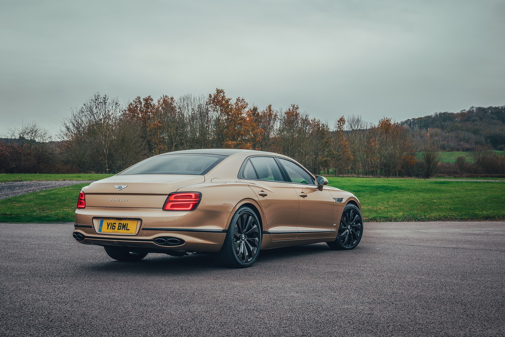 Download 2021 Bentley Flying Spur V8 - Rear Three-Quarter HD Wallpaper 1920x1280 #56