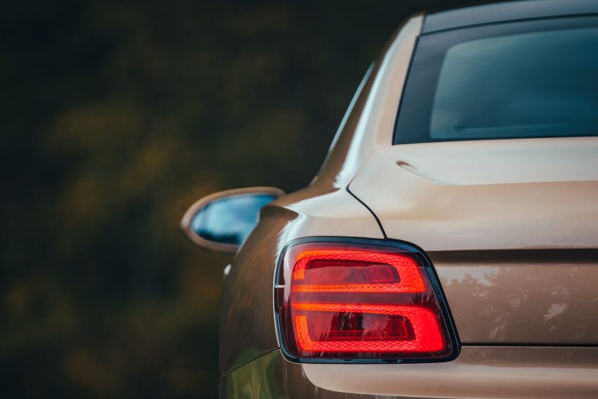 2021 Bentley Flying Spur V8 - Tail Light Wallpaper 850x567 #51