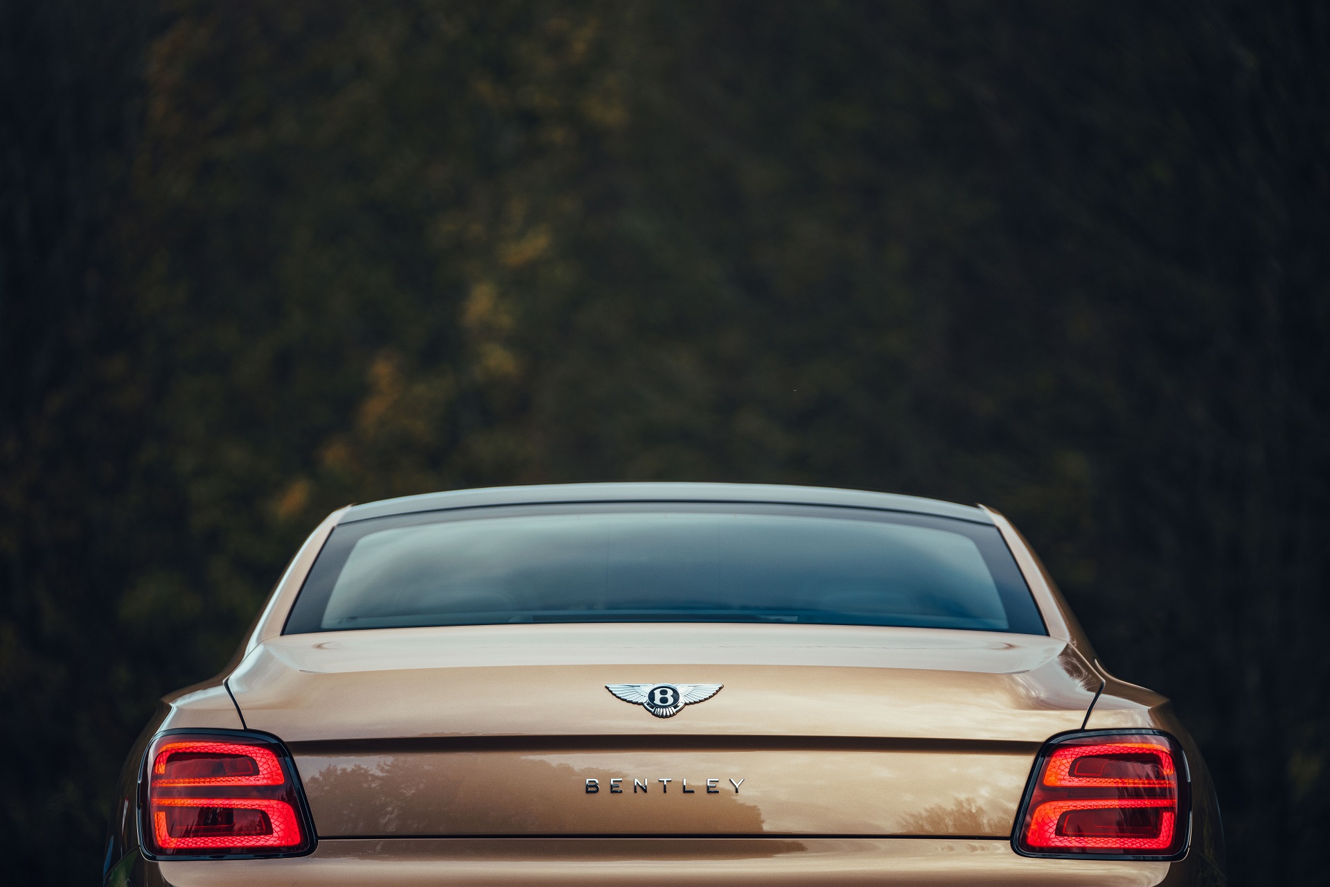Download 2021 Bentley Flying Spur V8 - Tail Light HD Wallpaper 1920x1280 #52