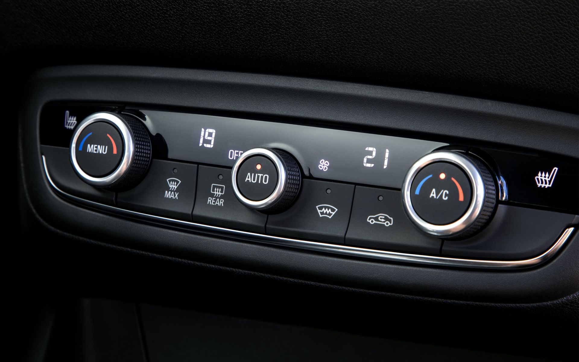 Download 2021 Opel Crossland - Central Console HD Wallpaper 1920x1200 #13