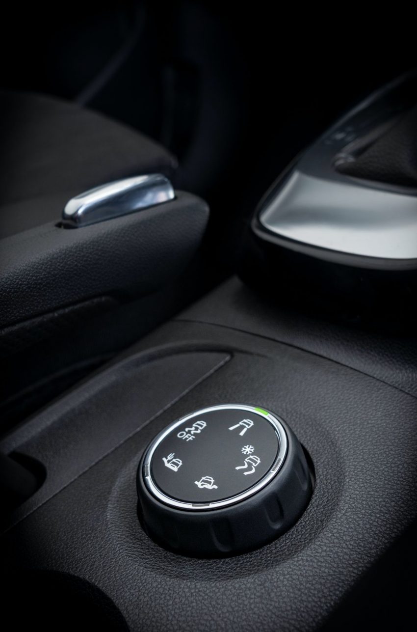 2021 Opel Crossland - Interior, Detail Phone Wallpaper 850x1287 #10