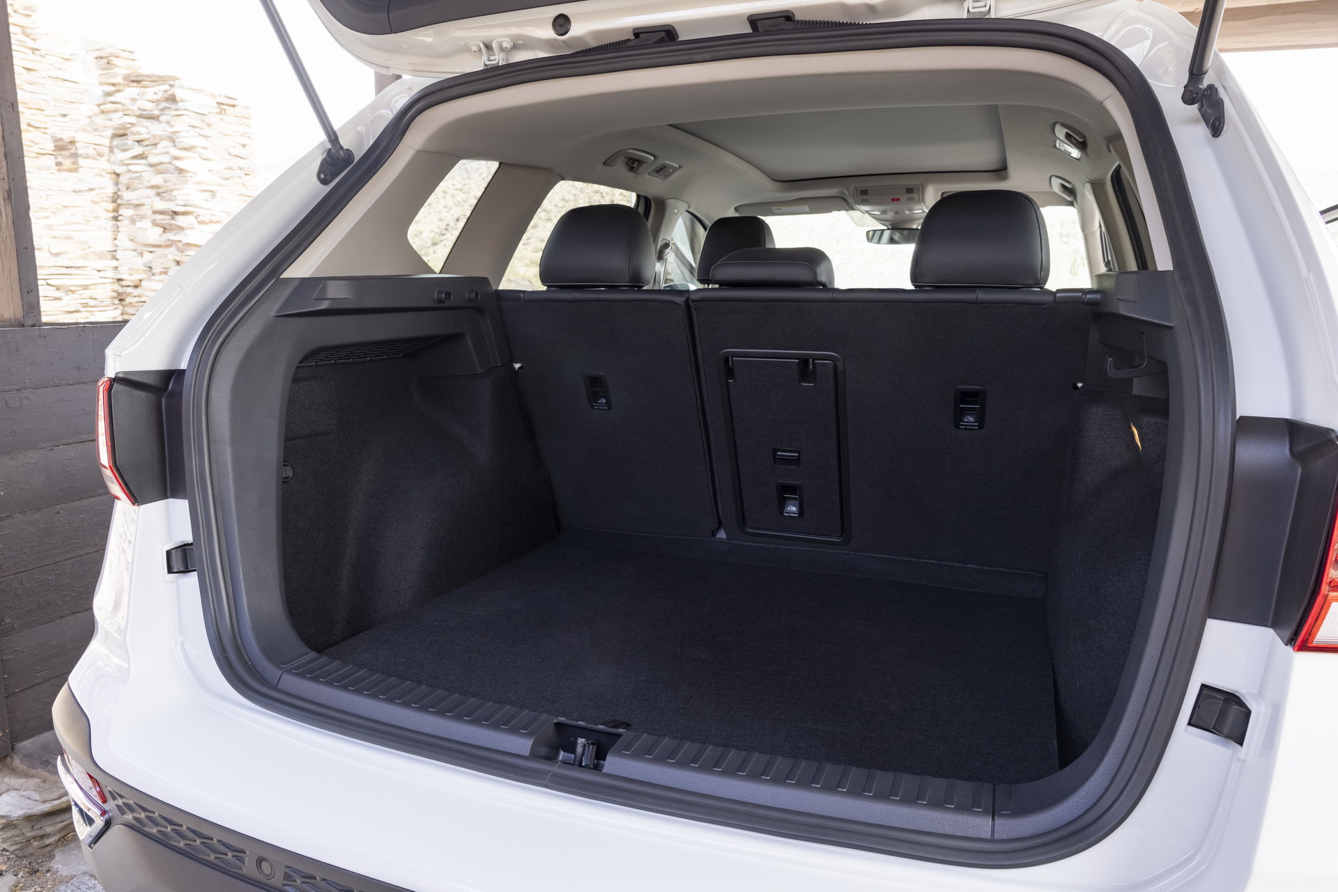 Download 2022 Volkswagen Taos - Trunk HD Wallpaper 1920x1281 #75